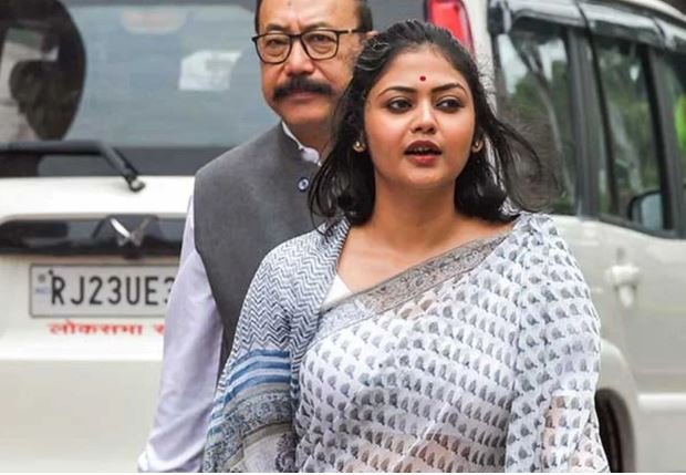 /20-rebel-mps-sayoni-ghosh-group-17-join-bjp-3-muslim-mps-support-nda